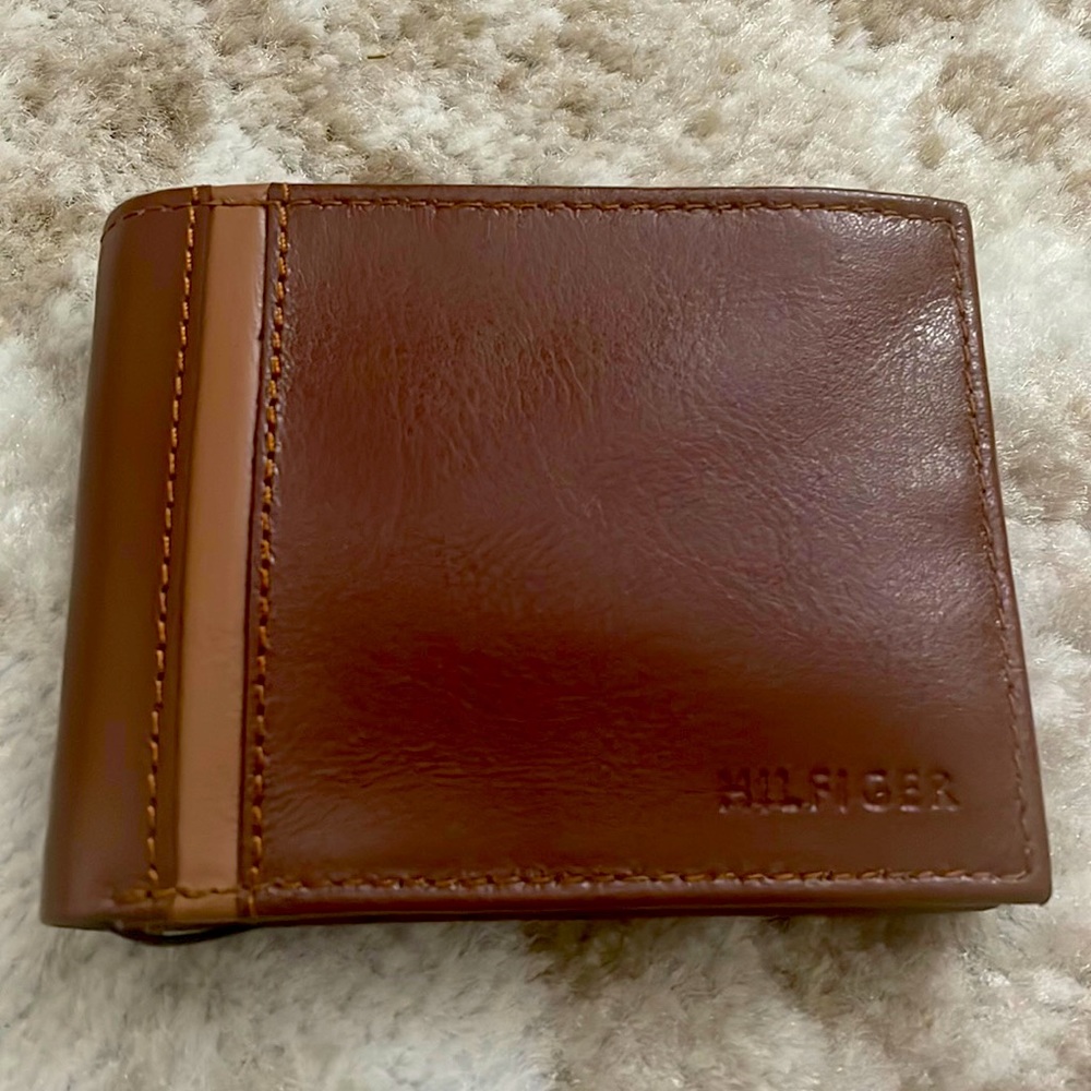 Tommy Hilfiger Brown Bifold Leather Wallet NEW